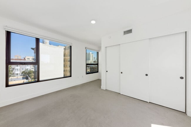 Building Photo - 719 Larkin St