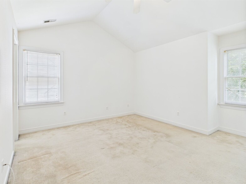 Building Photo - 401 Portwest Terrace