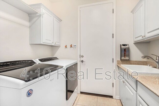 Building Photo - 4652 E Donato Dr