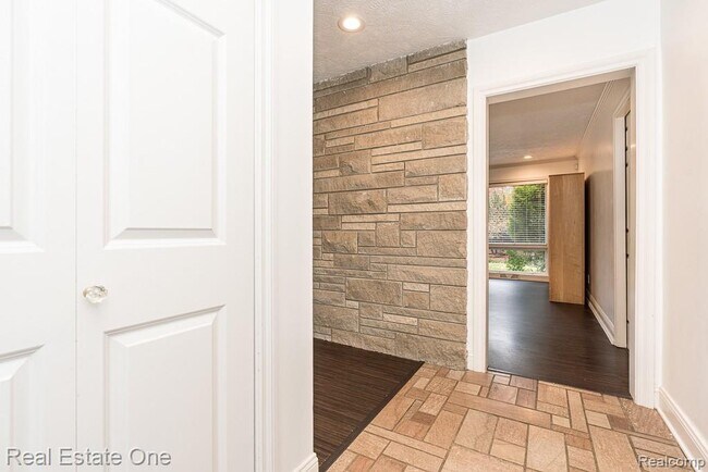 Building Photo - 509 Walbridge Dr