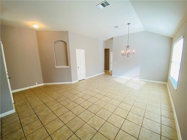 Building Photo - 561 Golden Creek Dr