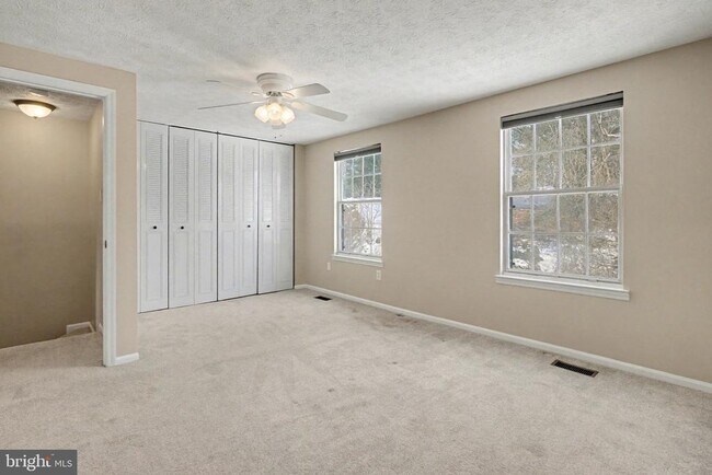 Building Photo - 1713 Chesterfield Square