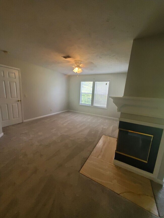Building Photo - 6821 Willowbrook Dr