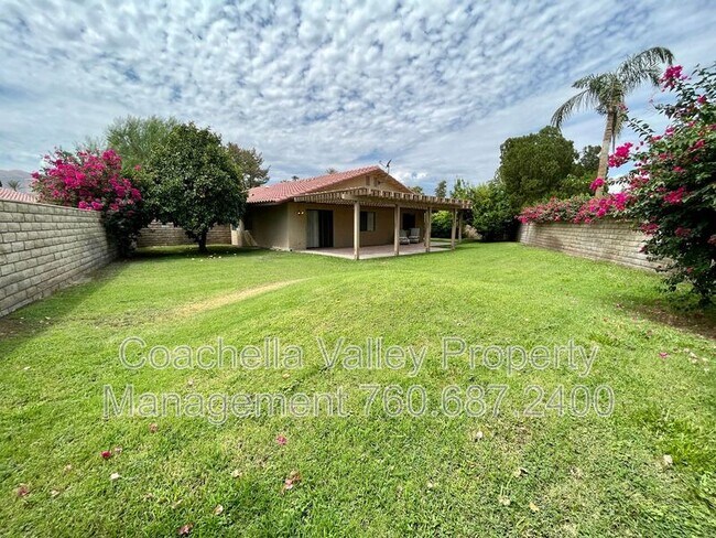 Building Photo - 40120 Sagewood Dr