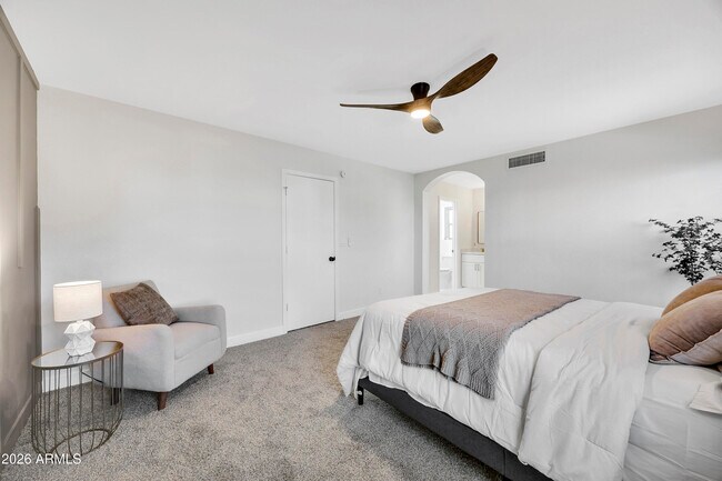 Building Photo - 8876 W Bluefield Ave