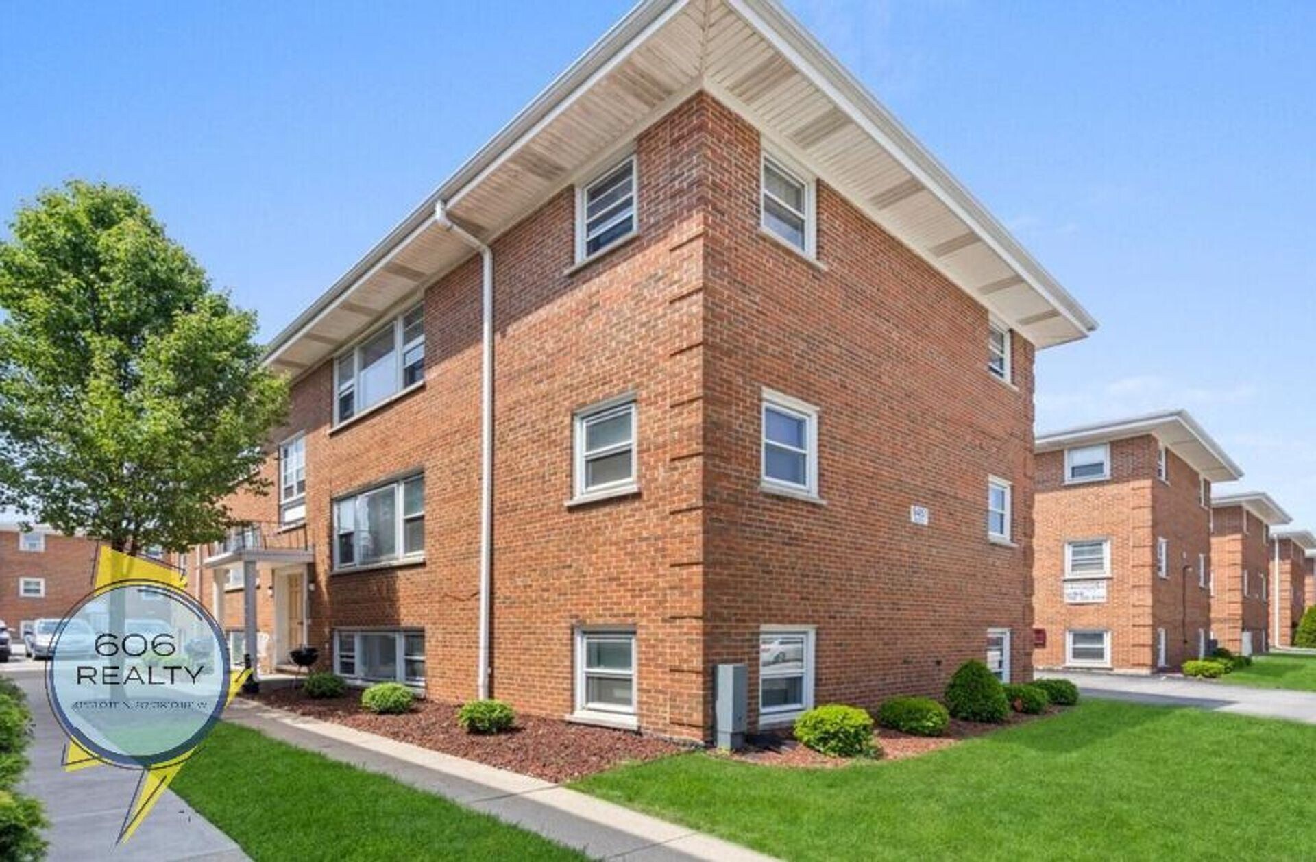 Building Photo - 9451 Maple Dr