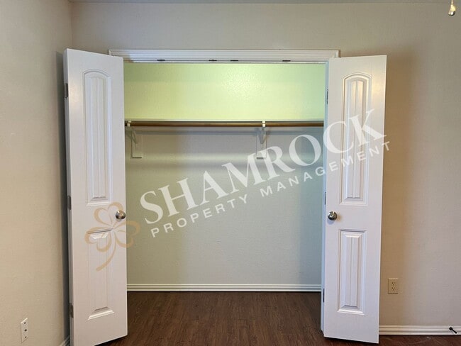 Building Photo - 3 bedroom/2 bath duplex in Midway ISD