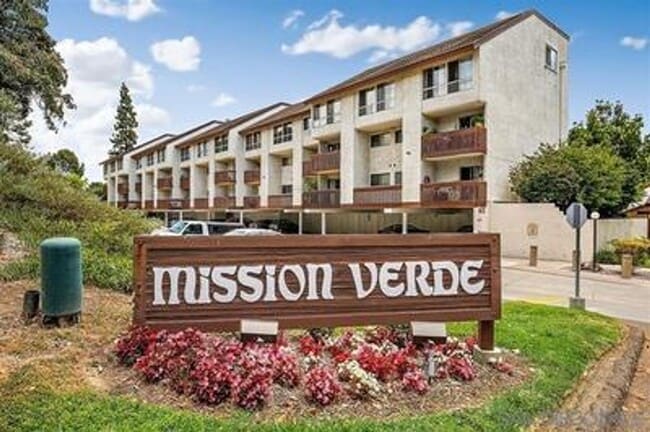 Building Photo - Charming Upgraded 1 Bed/1 Bath Condo at Mi...