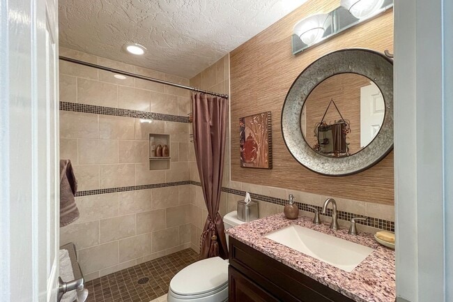 Building Photo - Fully Furnished Home
