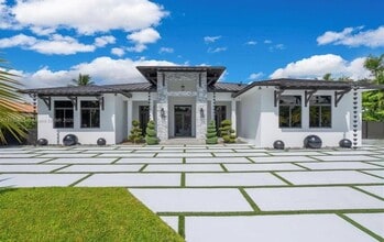 Building Photo - 250 NW 129th Ave