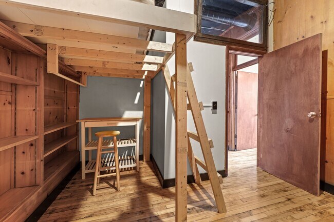 Building Photo - 136 Court St