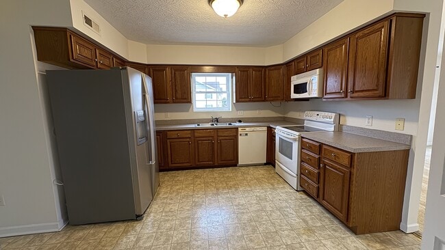 Building Photo - 24 Rosette Ln