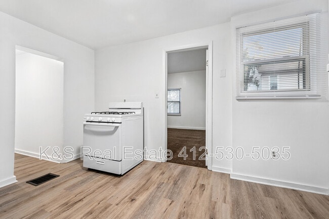 Building Photo - 30 Woodville Ave