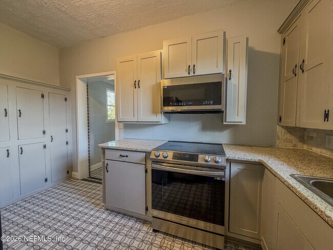 Building Photo - 2047 N Market St