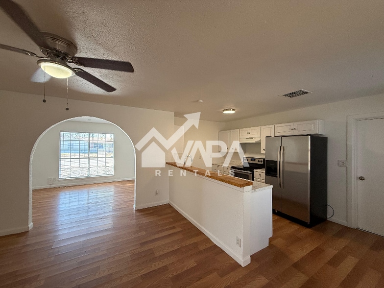 Building Photo - 7223 Glen Haven Dr