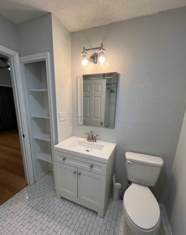 Building Photo - 1904 E 10th St