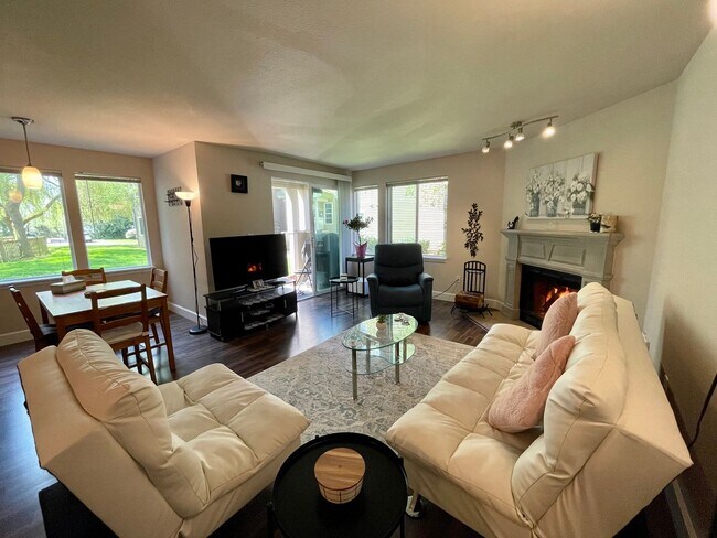 Building Photo - $500 Move In Special!!!!