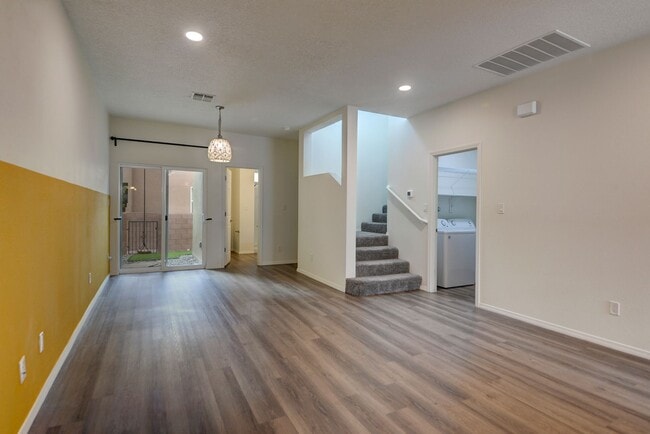 Building Photo - Amazing Modern 4 Bedroom in North Valley A...