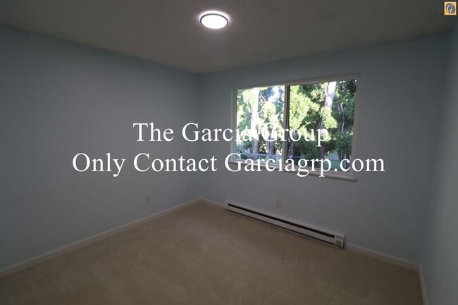 Building Photo - 4505 NE Emerson St