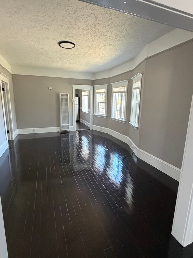 Building Photo - Duplex