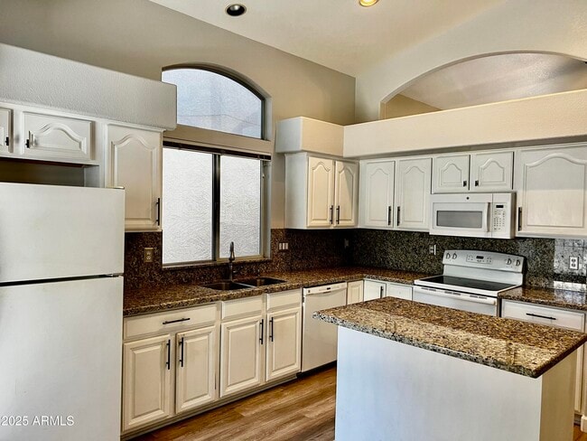 Building Photo - 3438 E Rockwood Dr