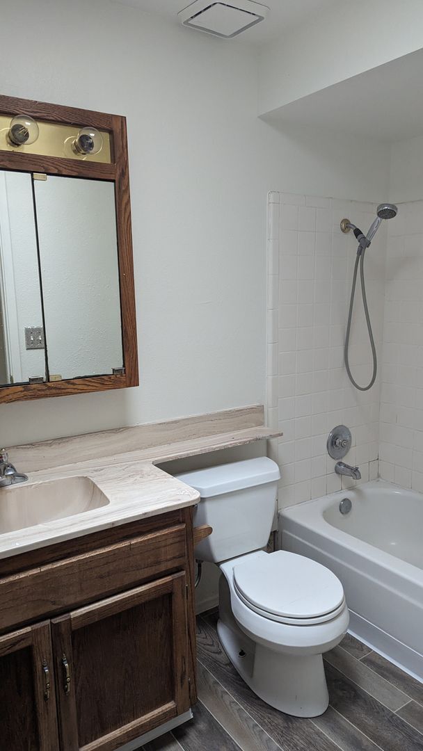 Building Photo - 6801 N Camino De La Tierra