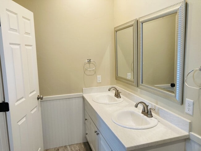 Building Photo - Desirable Ranch Style Home - All Main Level Living Space plus Two Car Garage