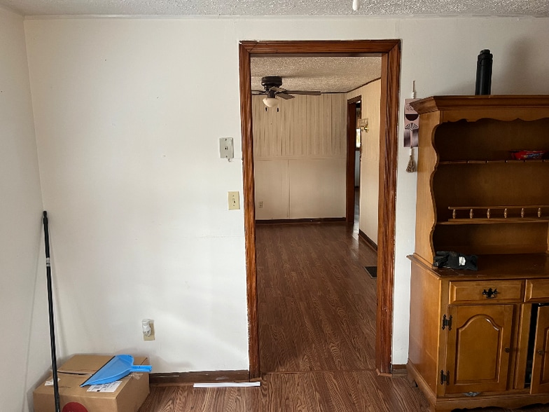 Building Photo - 550 Hopkins Rd