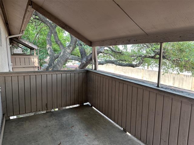 Building Photo - 10580 High Hollows Dr