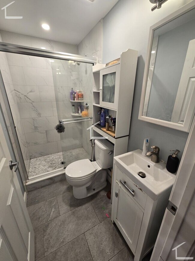 Building Photo - Beautiful 4 Bed/ 2 Bath