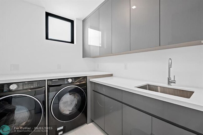 Building Photo - 401 Lido Dr