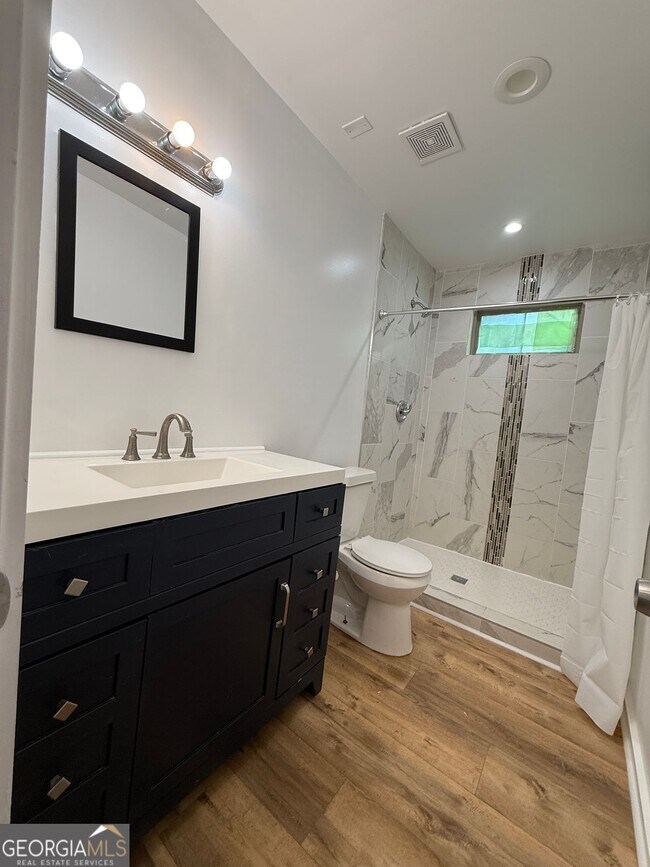 Building Photo - 221 Sheppard Pl