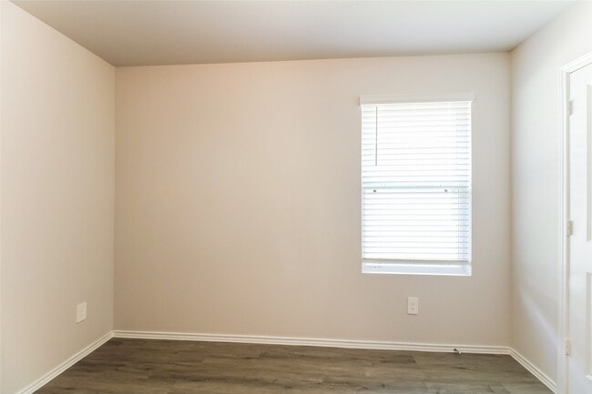 Building Photo - 2468 Carp Dr