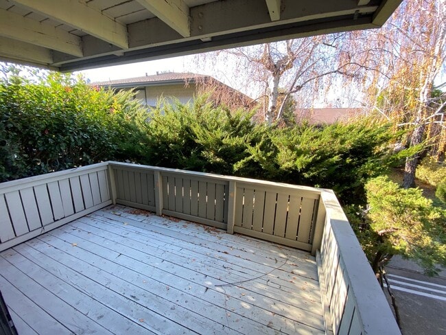 Building Photo - 1 Bed 1 Bath Condo In Walnut Creek *REMODE...