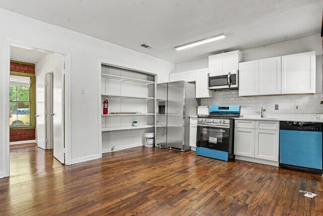 Building Photo - 405 N Prairie Ave