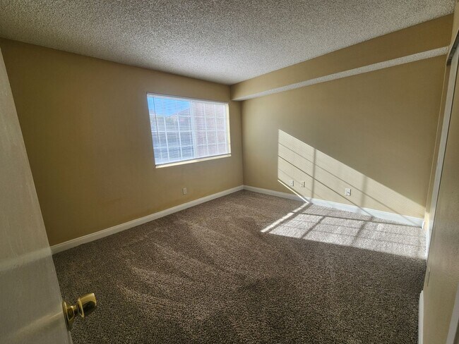 Building Photo - 2750 S Durango Dr