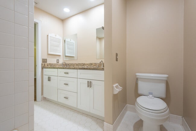 Building Photo - 119 Rio Pinar Dr