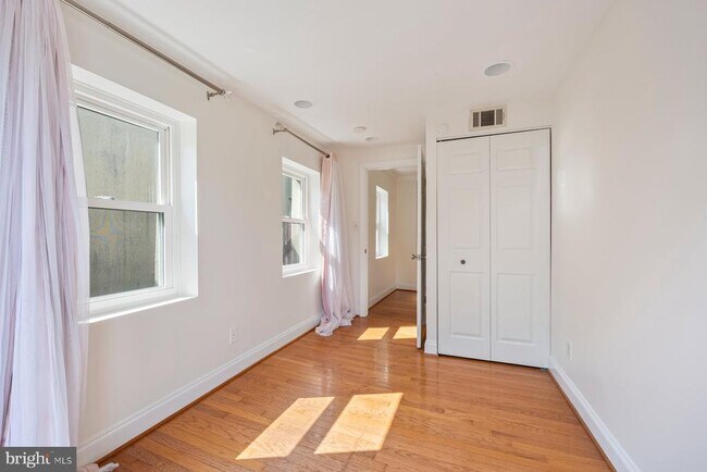Building Photo - 809 W Barre St