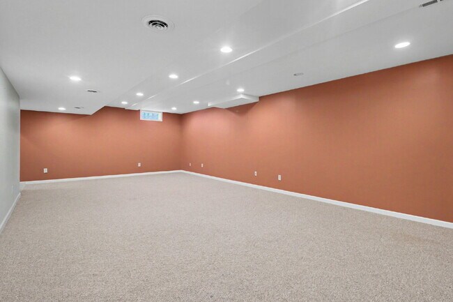 Building Photo - SPEICAL offer- MOVE IN READY 3 bedroom home!
