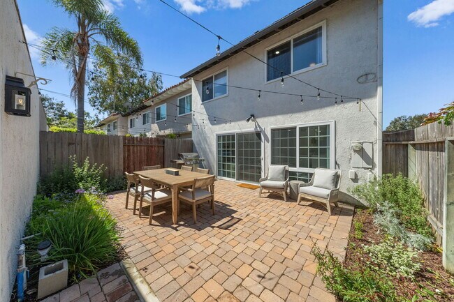 Building Photo - 2636 Vista Del Oro