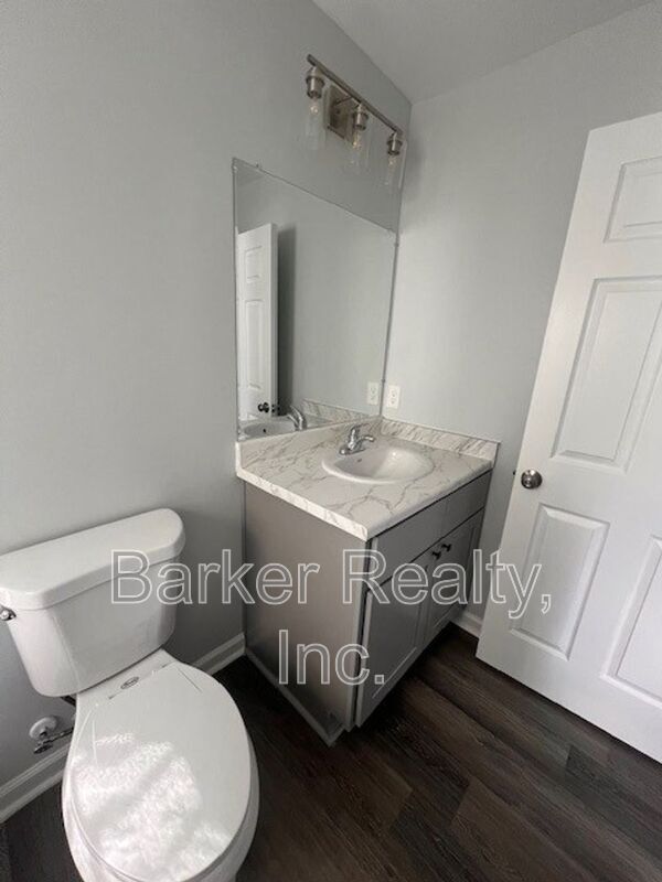 Building Photo - 1602-C Pender Street