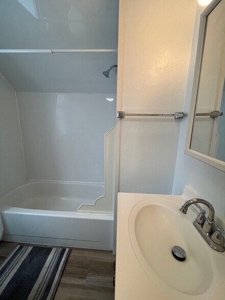 Building Photo - 2479 E 124th St