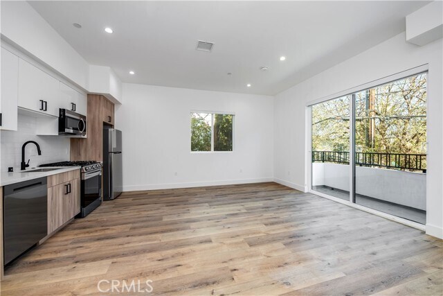 Building Photo - 5044 Laurel Canyon Blvd