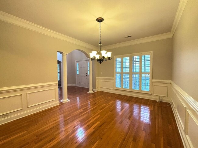 Building Photo - Available 1/15. Beautiful Remodeled 5 BR/4 BA Home in Park West!