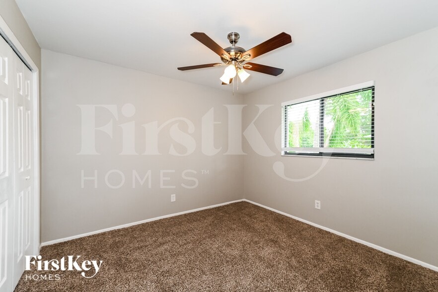 Building Photo - 2128 SE 3rd Terrace