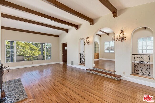 Building Photo - 1215 Edris Dr