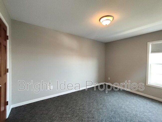 Building Photo - 5948 Oakgreen Ave N