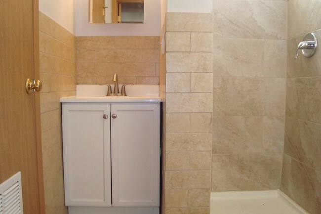 Bathroom - 2212 W 21st Pl