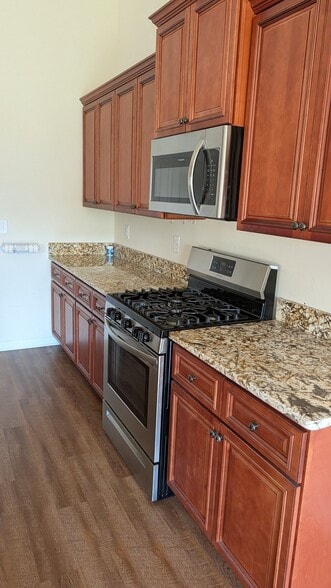 Building Photo - 409 Arecales Dr