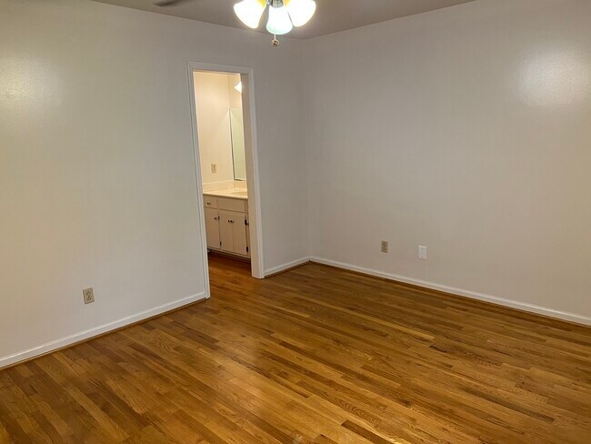 Building Photo - 410 21st St E